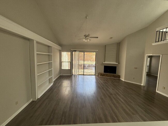 Building Photo - FOR RENT:  3 BEDROOM 2.5 BATHROOM TOWNHOME...