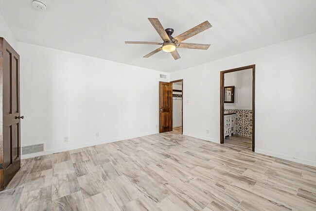 Building Photo - 37210 N Tranquil Trail
