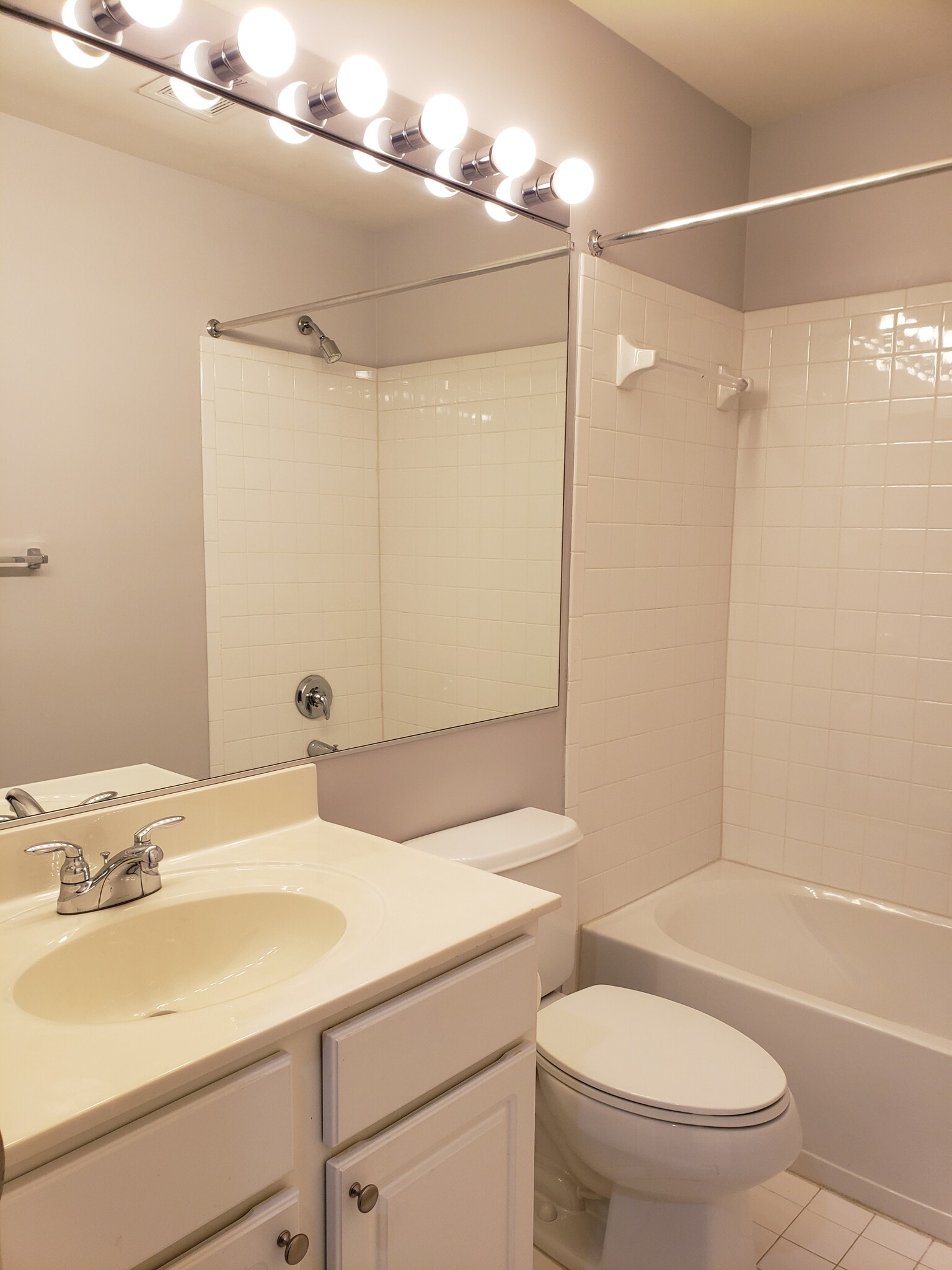 1st Floor Full Bath 2 - 13101 Saint James Sanctuary Dr