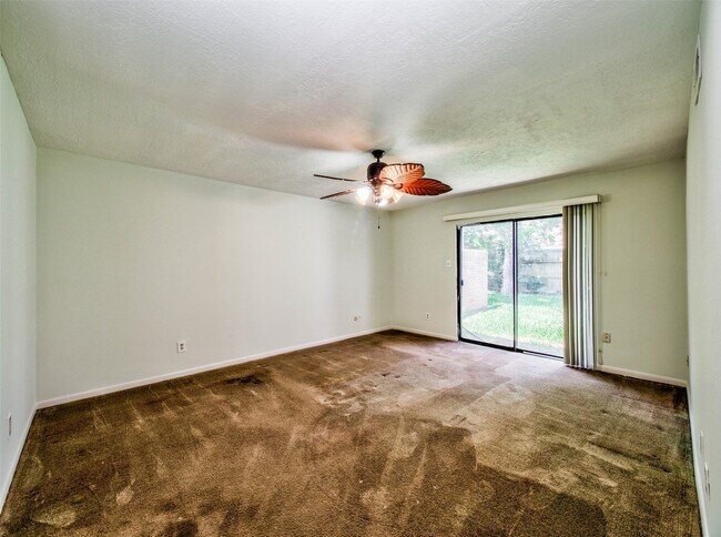Building Photo - 8022 La Brea Dr