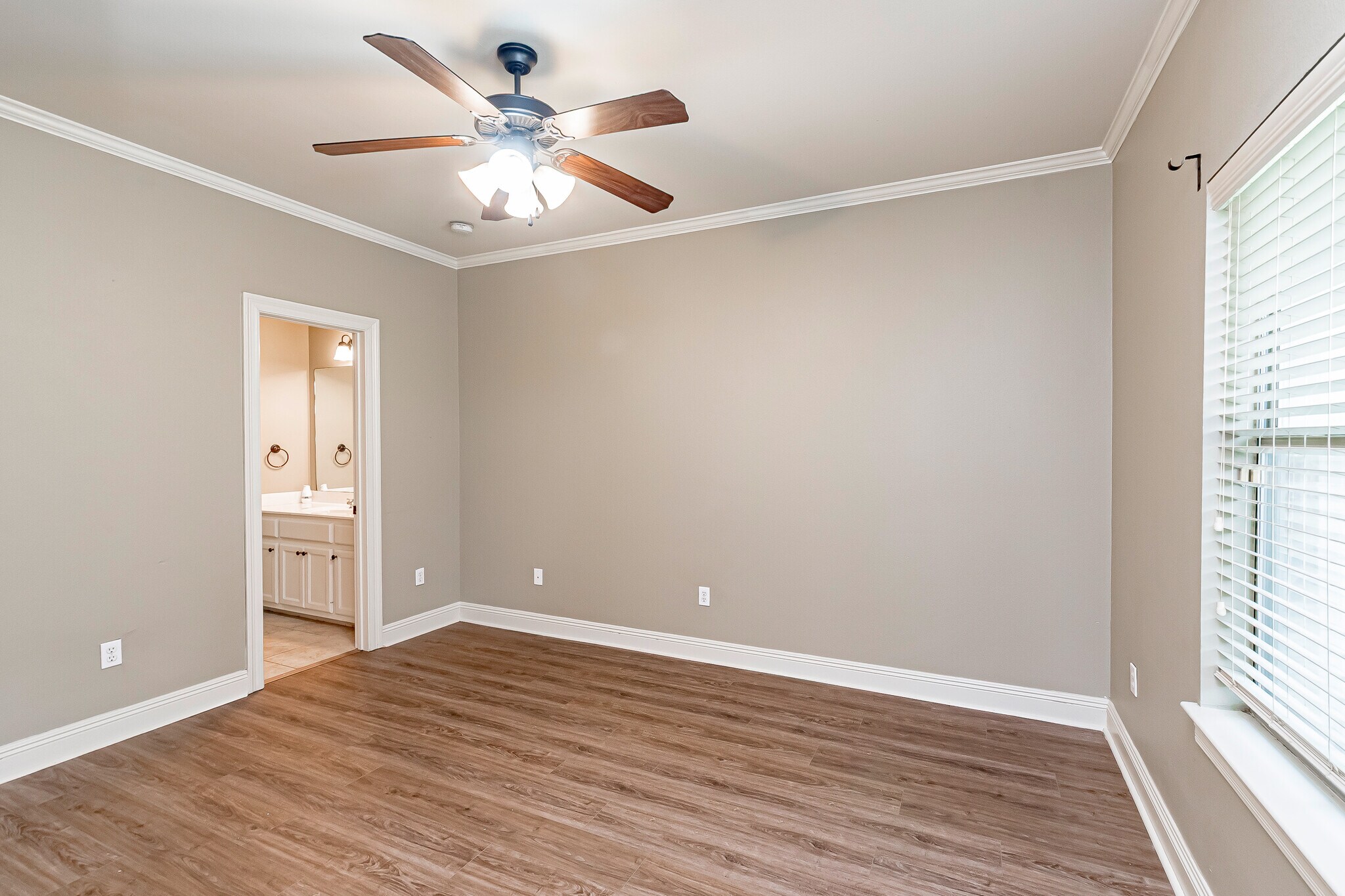 Building Photo - 828 Meadow Bend Dr