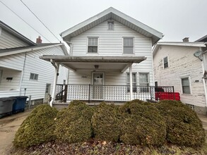 Building Photo - Charming 3-bed, 1-bathroom house located in North End Toledo, OH.