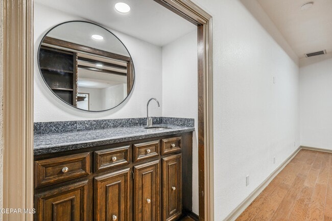 Building Photo - 4945 Vista Grande Cir