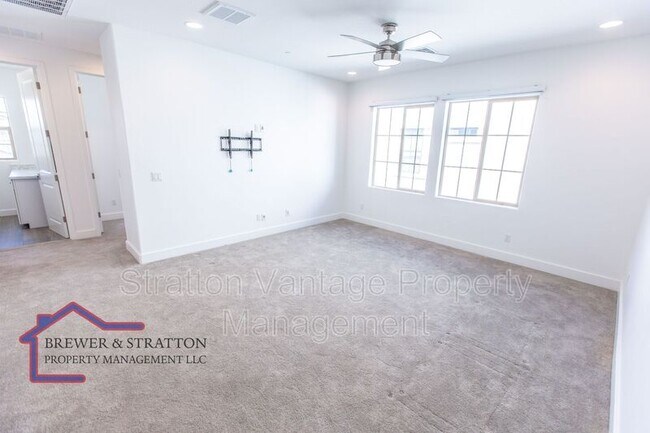 Building Photo - 4065 S Marin Dr