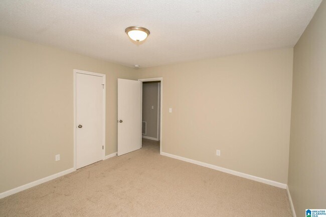 Building Photo - 436 15th Ln NW