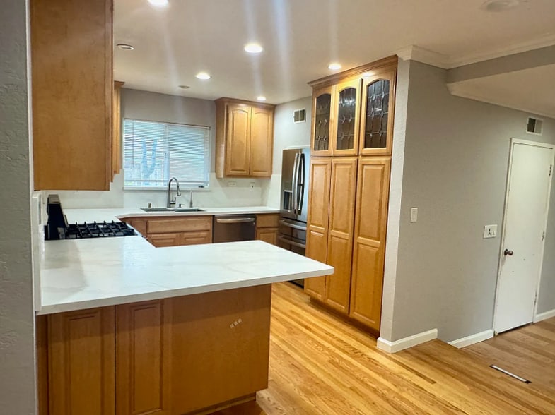 Building Photo - 5846 Pontiac Dr