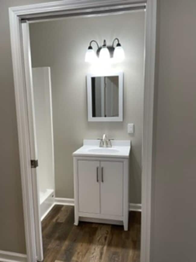 Building Photo - Charming Townhome Minutes from Tim's Ford Lake!
