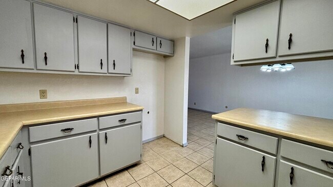 Building Photo - 4705 Frankfort Ave