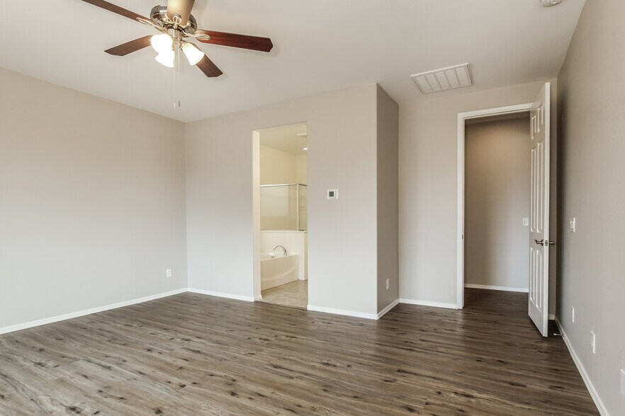 Building Photo - 6114 S 30th Ln