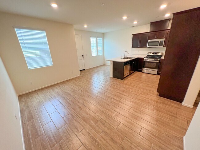 Building Photo - 2 bedroom Condo with a LOFT located in Menifee!