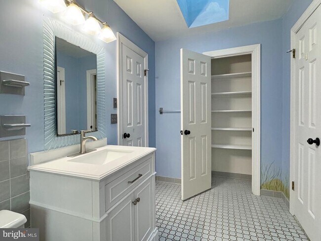 Building Photo - 11470 Mohawk Ct