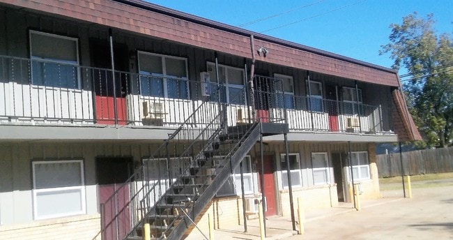 Building Photo - The Villa Manor In The Darralls Addition