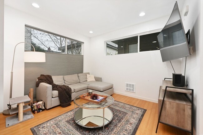 Building Photo - 3-Story Ballard Home - In Unit Washer/Dryer, Rooftop Deck