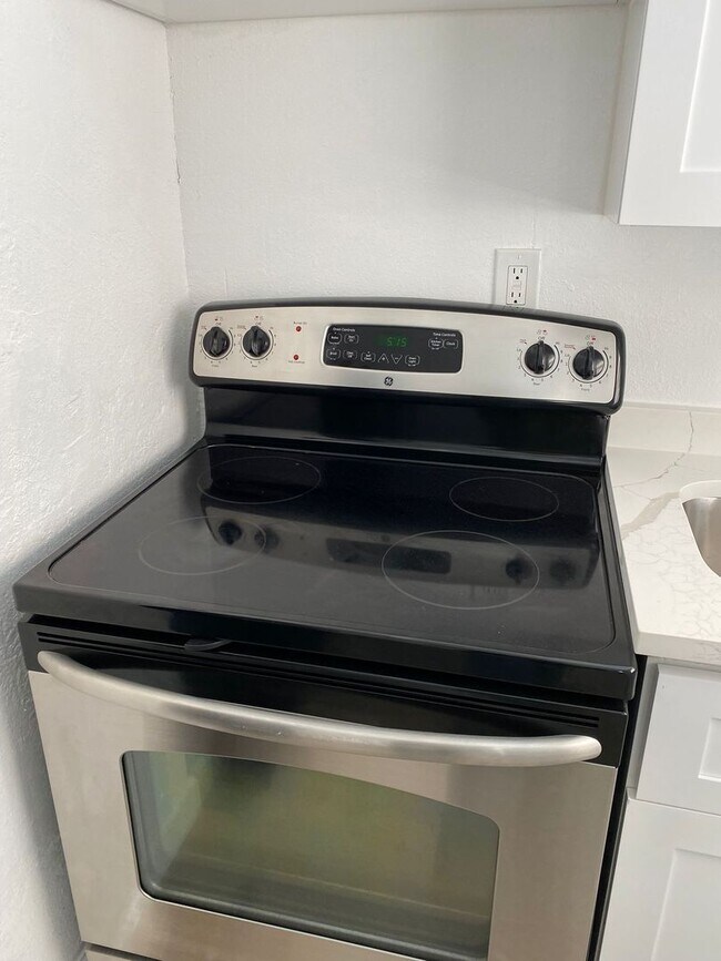 Building Photo - LC 07:129 SW 5th CT