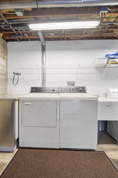 Washer/Dryer - 755 Weidman Rd