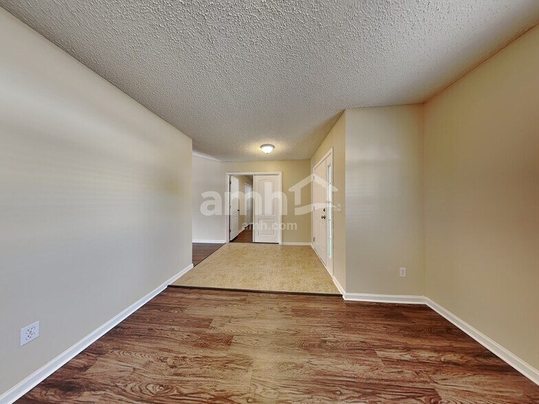 Building Photo - 14131 Crestwick Dr E