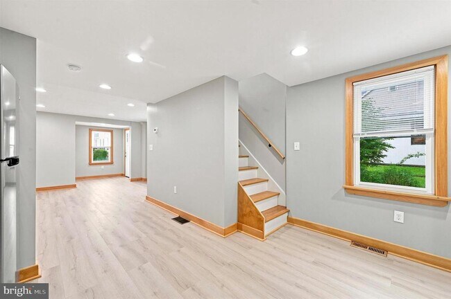 Building Photo - 705 Forrest St