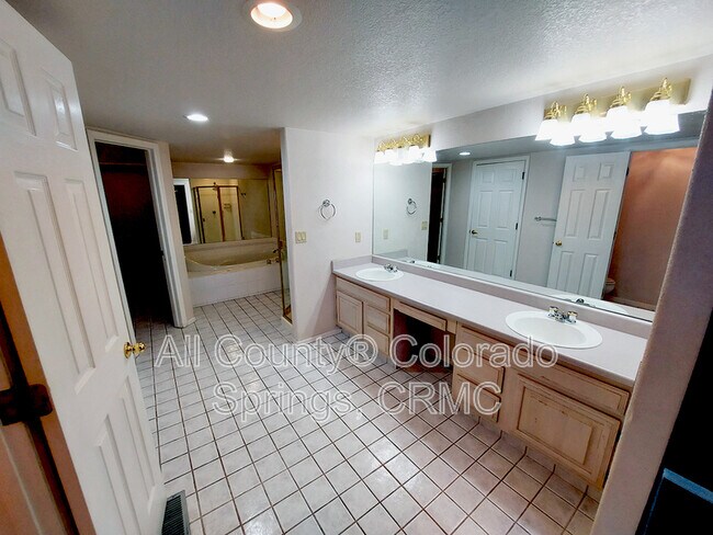 Building Photo - 6568 Foxdale Cir