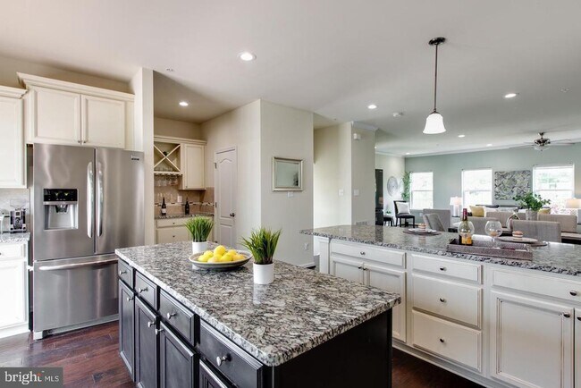 Building Photo - 7201 Thackley Way