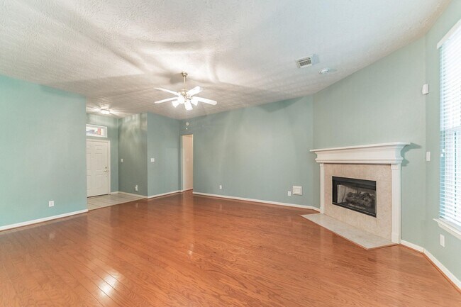 Building Photo - 519 Mesquite Dr