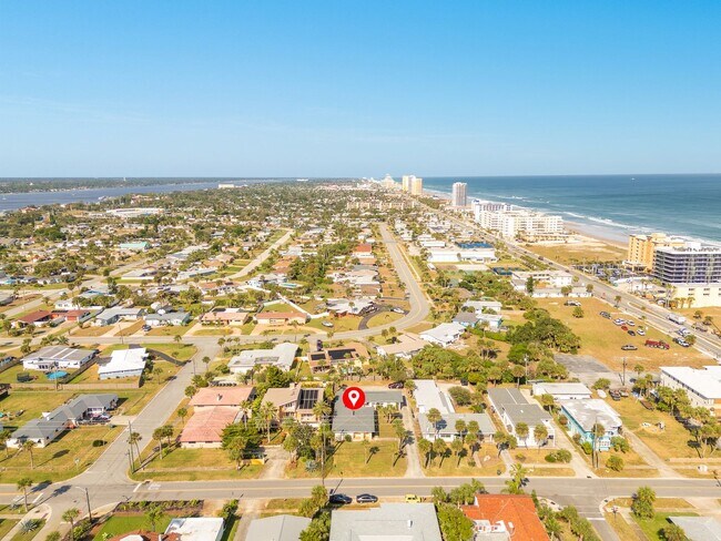 Building Photo - 517 University Blvd