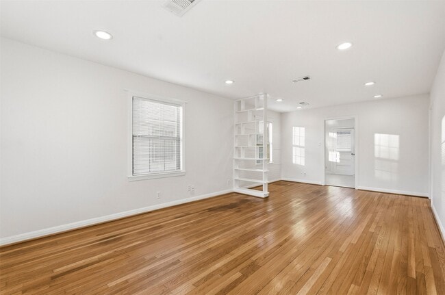 Building Photo - 3521 Burgundy Ln