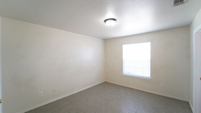 Building Photo - FOR LEASE! Duplex - 3 BR - 2 BA - Duplex in Peaster ISD