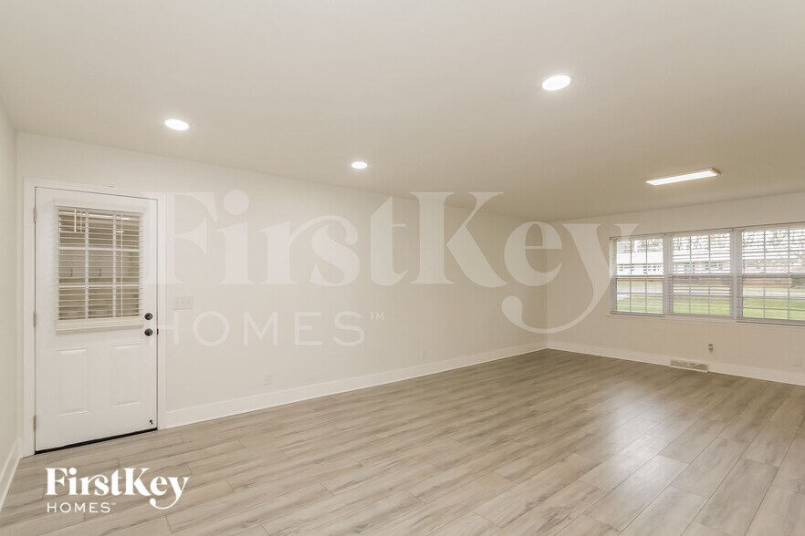 Building Photo - 2408 Gemway Dr
