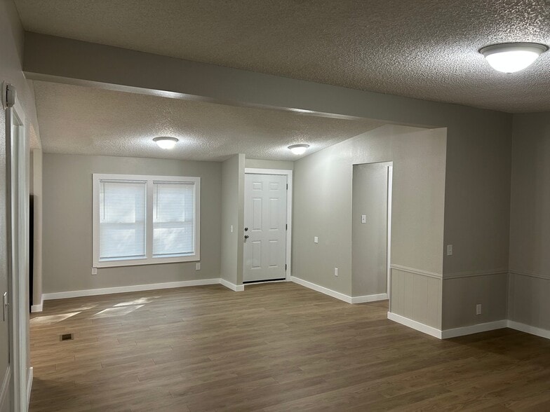 Building Photo - 1158 S Collyge Ave
