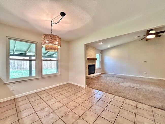 Building Photo - Cozy 3-Bedroom, 2-Bath Home with Covered D...
