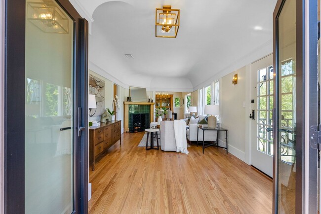 Building Photo - Restored Mission Hills Stunner