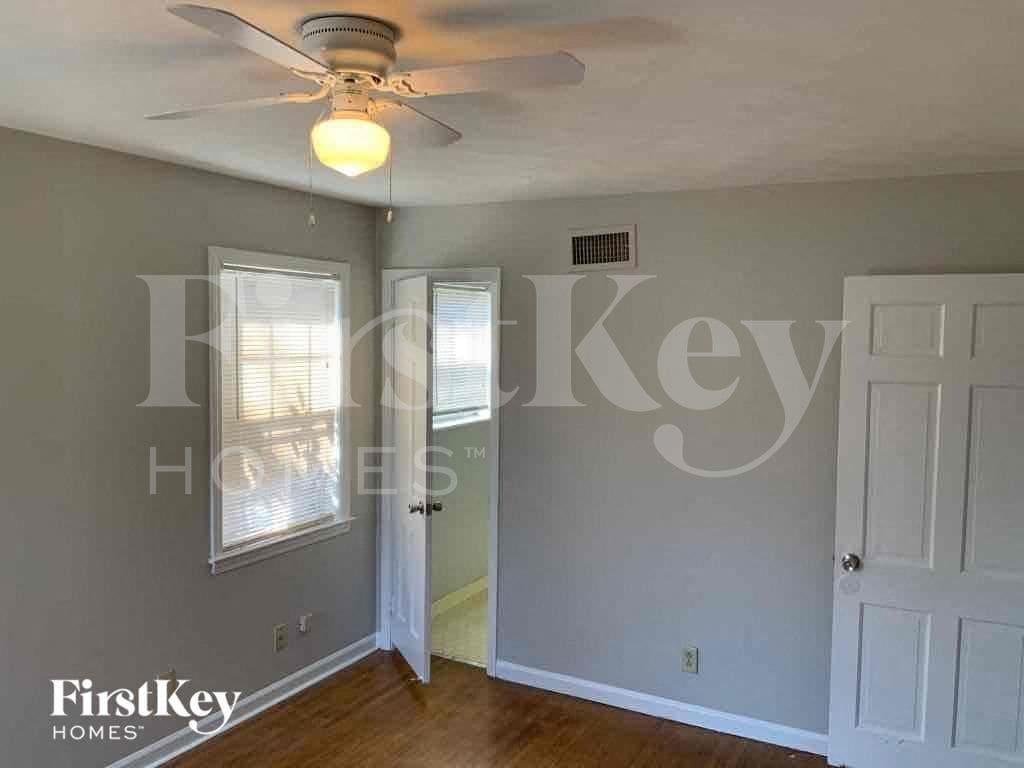 Building Photo - 5117 Scrivener Dr