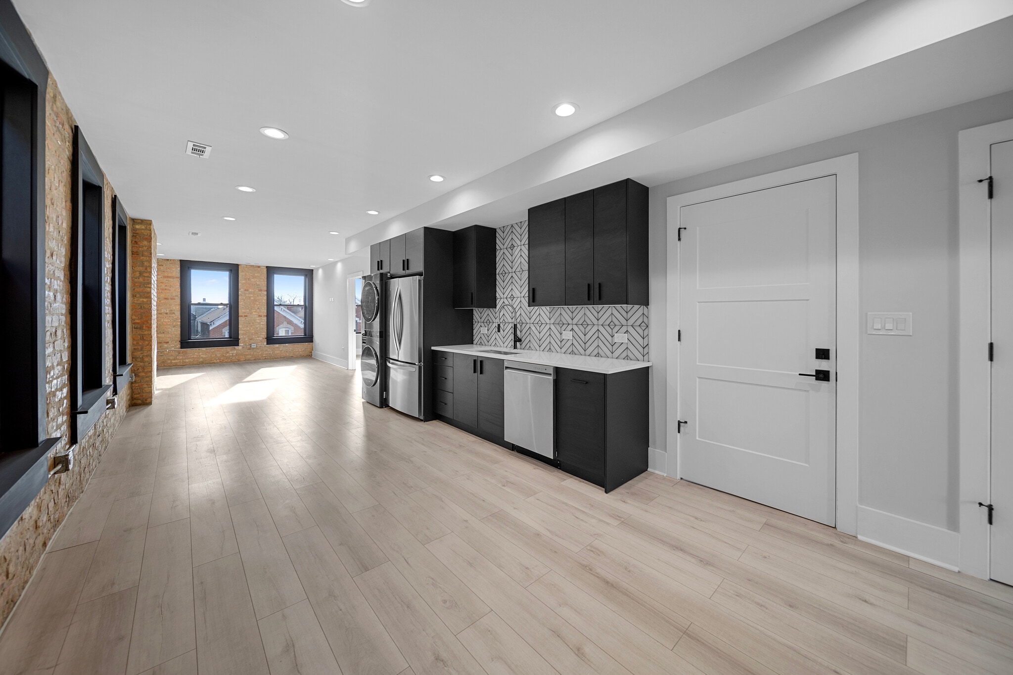 Building Photo - 1320 W 19th St