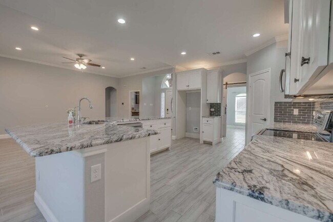 Building Photo - Stunning 3-bedroom, 2-bathroom home on an over-sized lot in Aledo ISD!