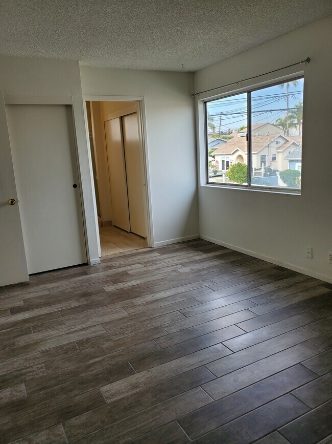 Building Photo - 2010 Ruhland Ave