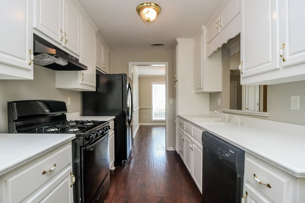 Building Photo - 1331 Vine Cir