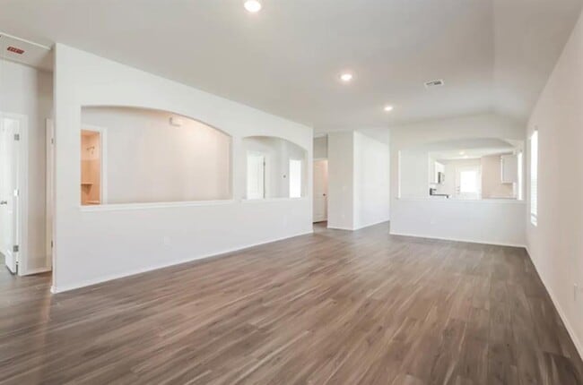 Building Photo - 2003 Malus Wy