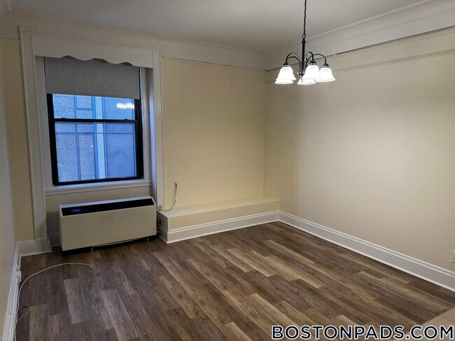 Building Photo - 62 Boylston St