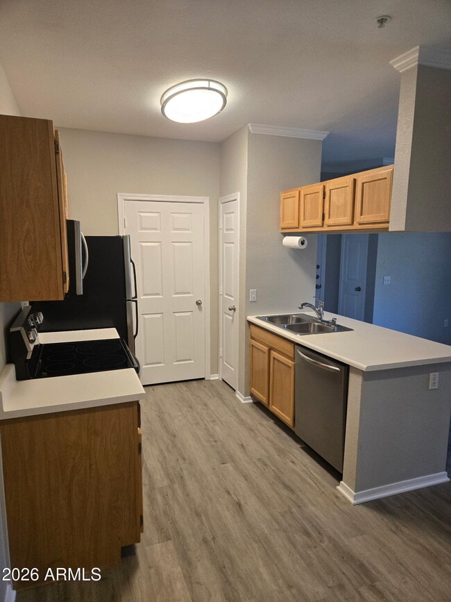 Building Photo - 5401 E Van Buren St