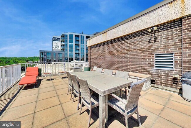 Building Photo - 2501 Calvert St NW