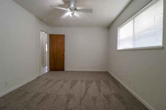 Building Photo - 5335 Cambridge Ln