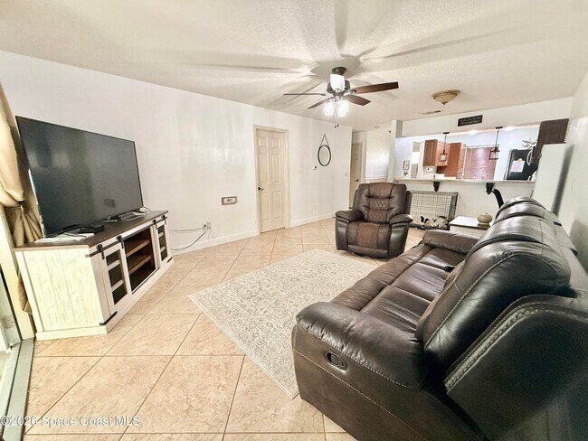 Building Photo - 1046 W Samms Ave