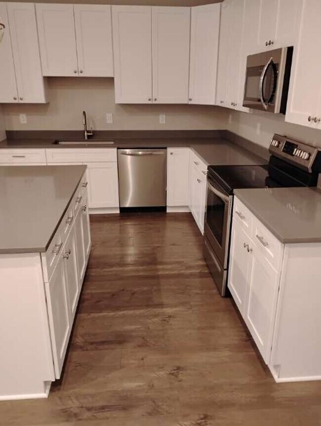 Building Photo - 00830