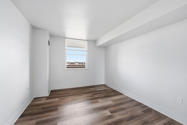 Building Photo - $1,545.95 with Free the first month's rent, 1 Bed - 1 Bath, Condo in Denver with Washer and Dryer!