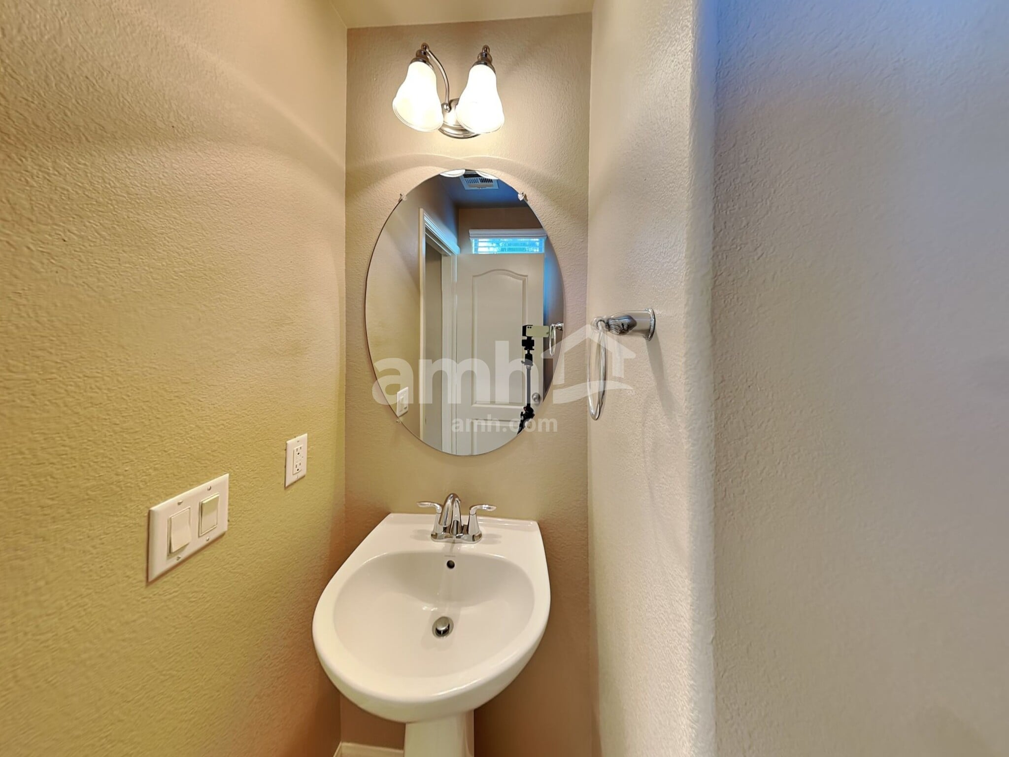 Building Photo - 10382 September Flower St