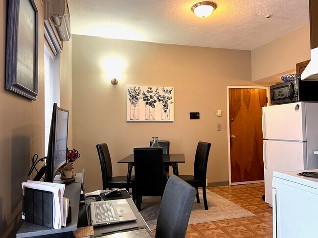 Building Photo - 88 Broadway