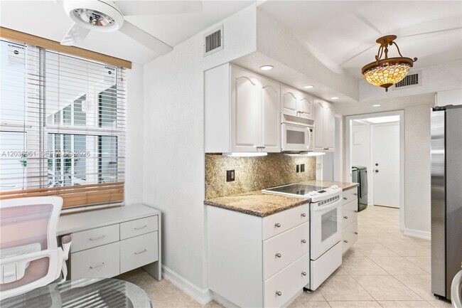 Building Photo - 4280 Galt Ocean Dr