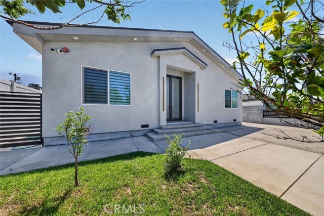 Building Photo - 8018 Shadyglade Ave