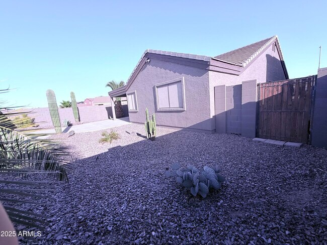Building Photo - 320 Phantom Dr