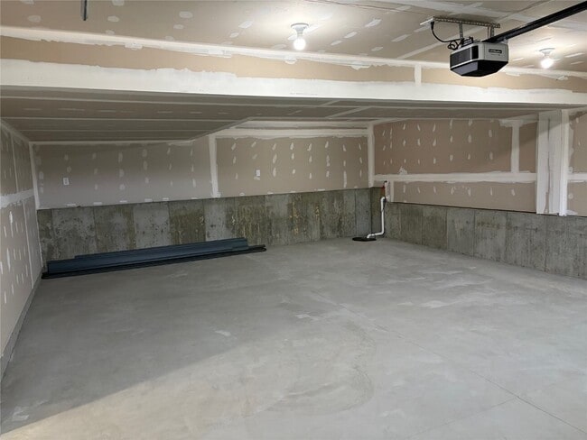 Building Photo - 28712 Woodland Heights Dr